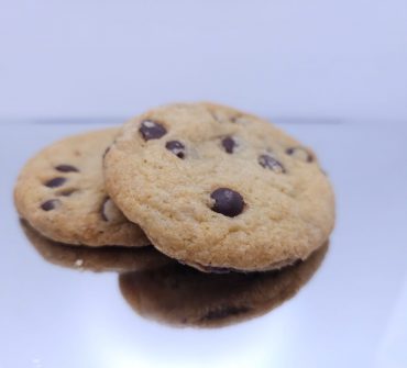 2 Infused medium chocolate chip cookies